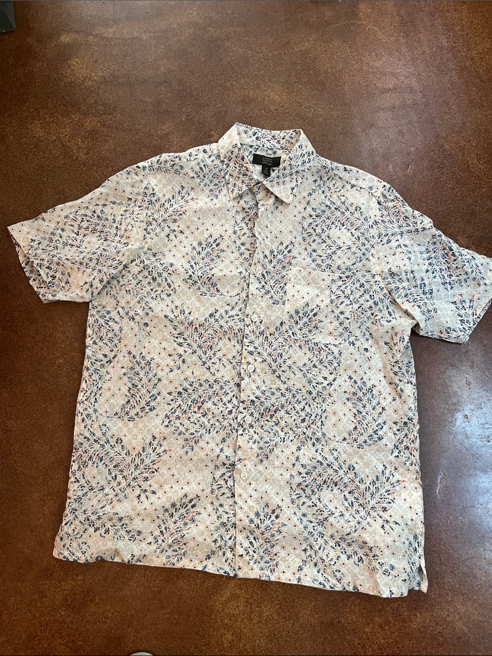 Club Room Cream Short-Sleeve Button-Up with Blue and Tan Leaf Print